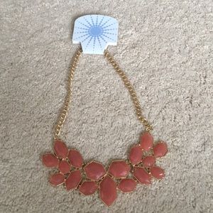 NWOT ModCloth Gold and Rose Statement Necklace